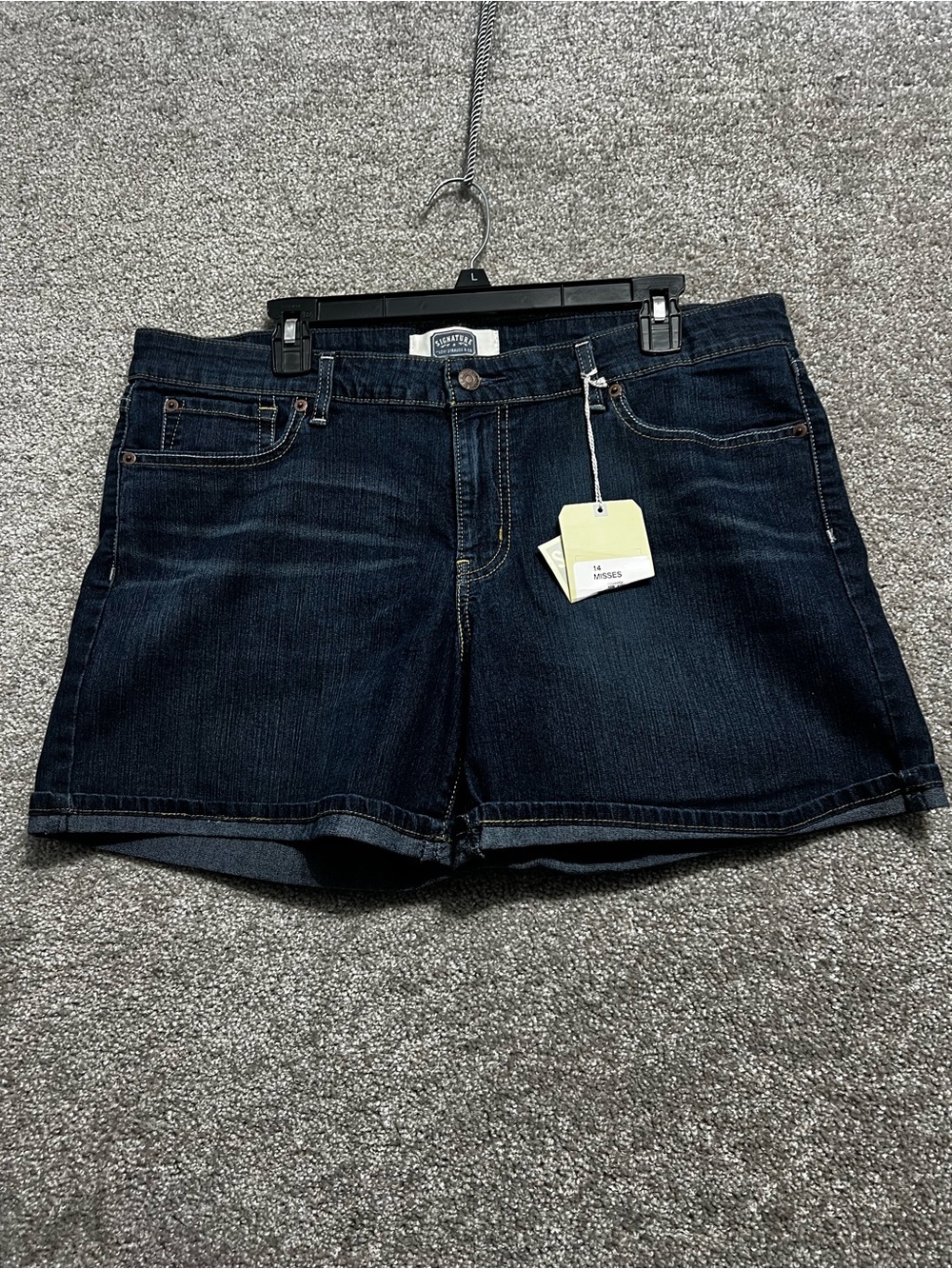 Signature Levi Strauss Woman’s Denim Jean Shorts Size 14 Misses